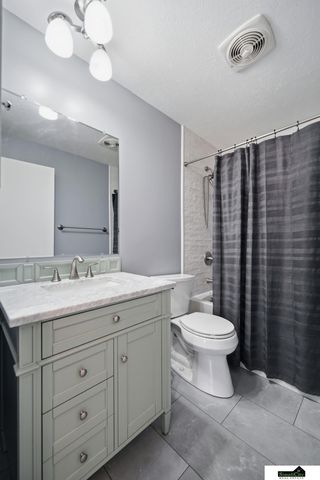 431 W Broadview Drive, Lincoln, NE 68505