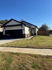700 Park Drive, Hillsboro, TX 76645