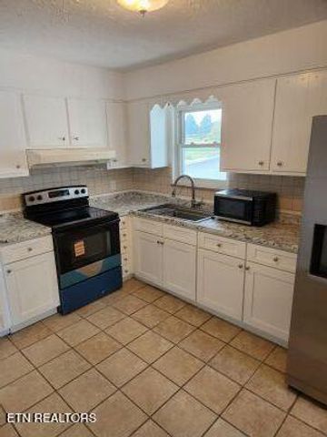 7001 Washington Pike, Corryton, TN 37721