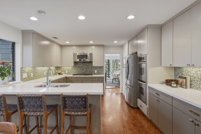 965 Easton Place, Dallas, TX 75218