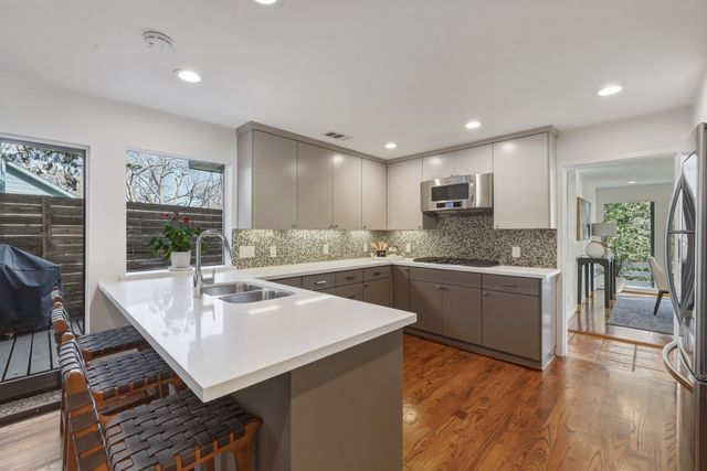 965 Easton Place, Dallas, TX 75218