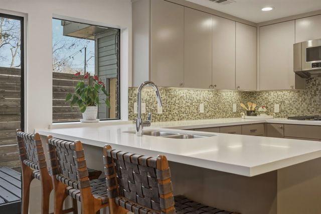 965 Easton Place, Dallas, TX 75218