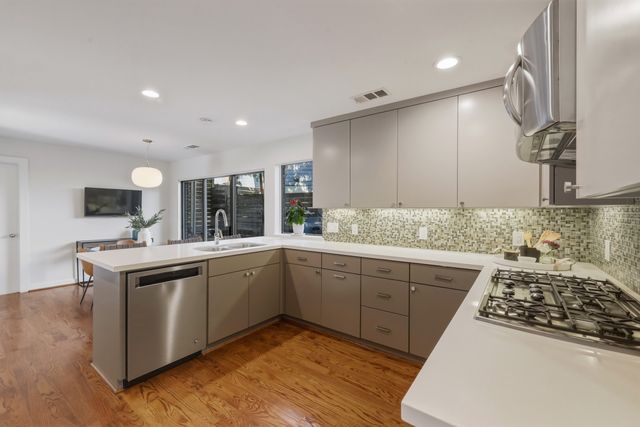 965 Easton Place, Dallas, TX 75218