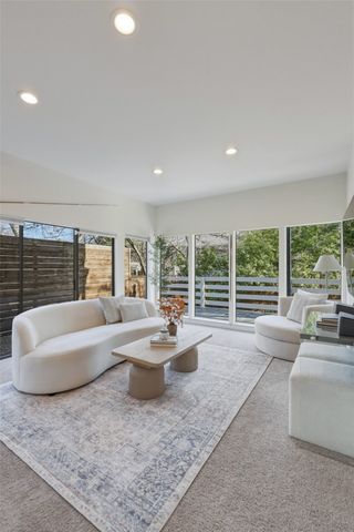 965 Easton Place, Dallas, TX 75218