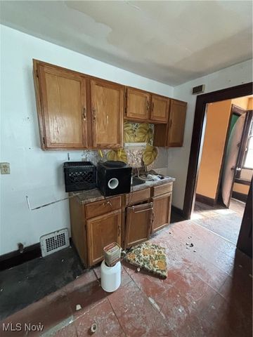 1220 Ansel Road, Cleveland, OH 44108