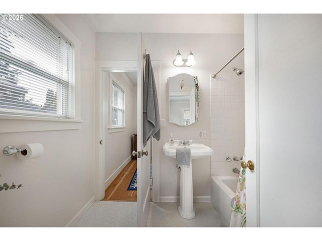 1810 N MCCLELLAN St, Portland, OR 97217