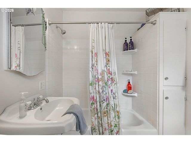 1810 N MCCLELLAN St, Portland, OR 97217