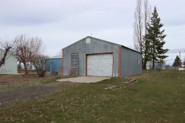 210 NE Foster St, Creston, WA 99117