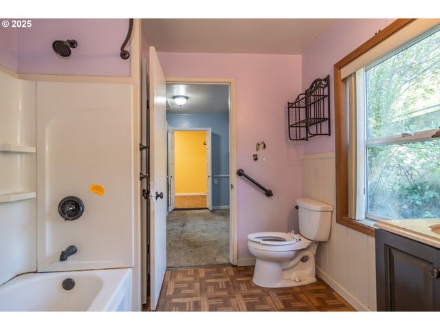 839 UNION GAP LOOP Rd, Oakland, OR 97462