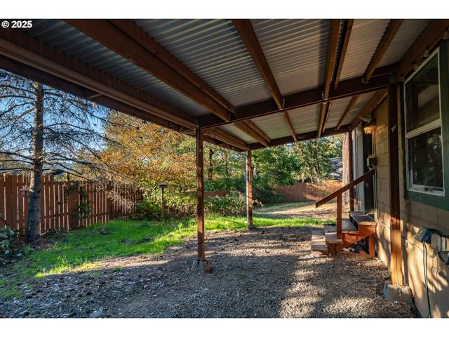 839 UNION GAP LOOP Rd, Oakland, OR 97462