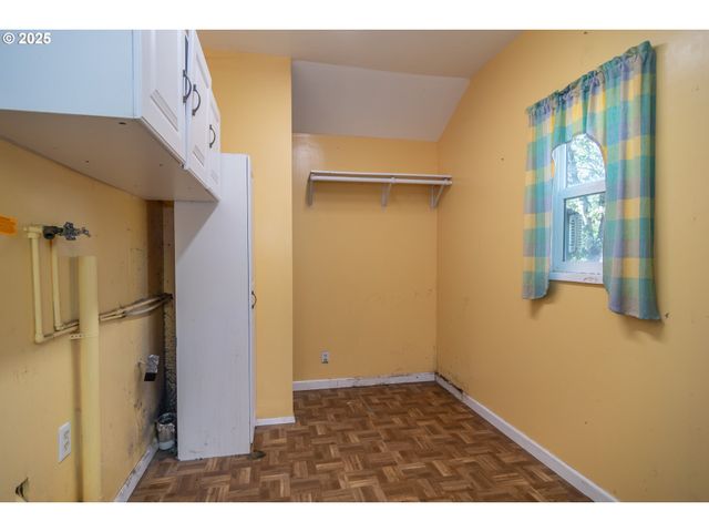 839 UNION GAP LOOP Rd, Oakland, OR 97462