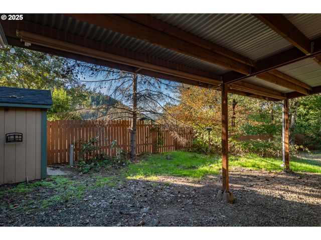 839 UNION GAP LOOP Rd, Oakland, OR 97462