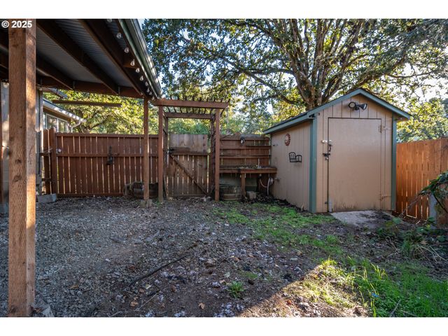 839 UNION GAP LOOP Rd, Oakland, OR 97462