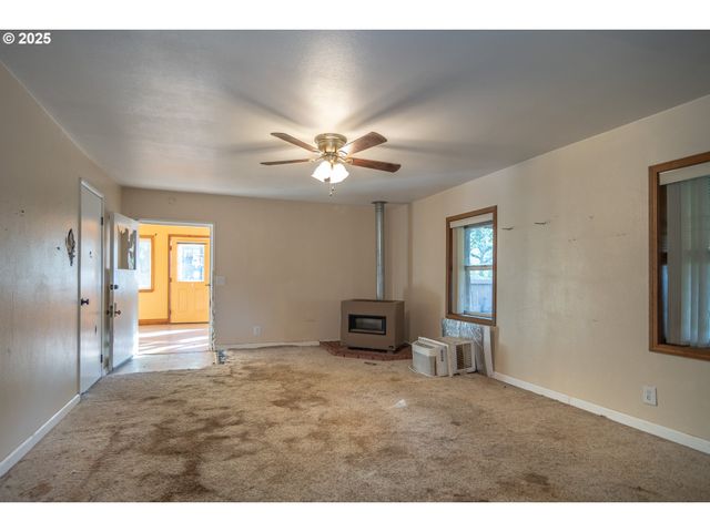 839 UNION GAP LOOP Rd, Oakland, OR 97462