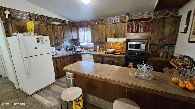 4103 E 3rd Avenue, Anchorage, AK 99508