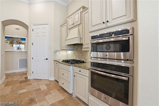 3266 Runaway LN, Naples, FL 34114