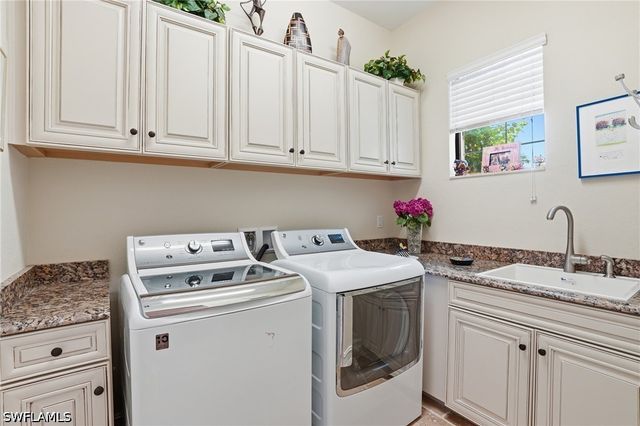 3266 Runaway LN, Naples, FL 34114