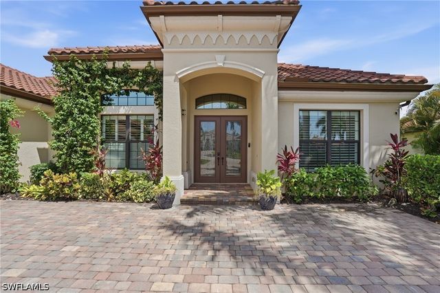 3266 Runaway LN, Naples, FL 34114
