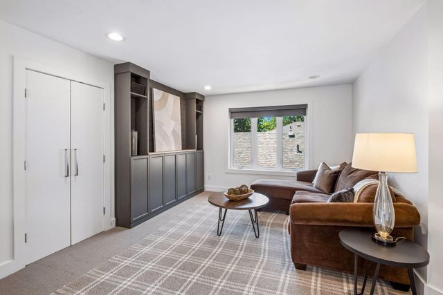 1740 Palace Avenue, Saint Paul, MN 55105