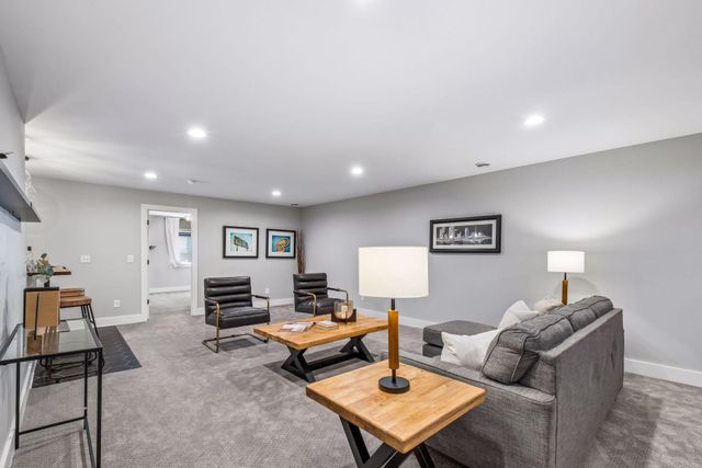 1740 Palace Avenue, Saint Paul, MN 55105