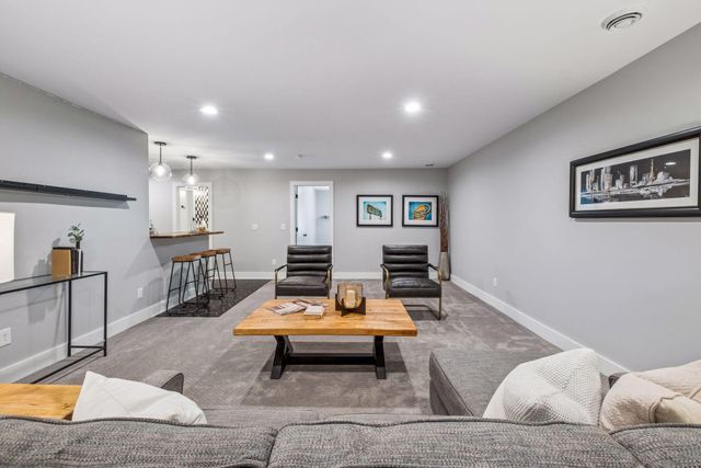 1740 Palace Avenue, Saint Paul, MN 55105