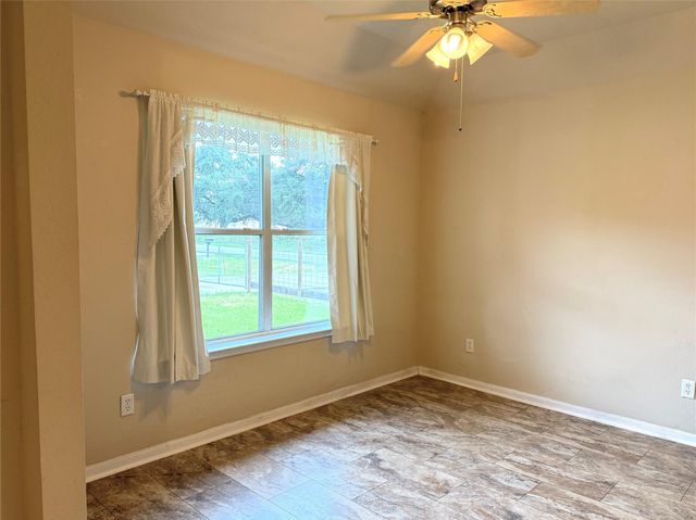 396 Newcom Lane, Sealy, TX 77474
