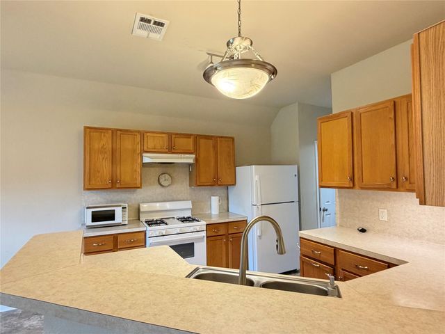 396 Newcom Lane, Sealy, TX 77474