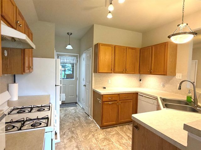 396 Newcom Lane, Sealy, TX 77474