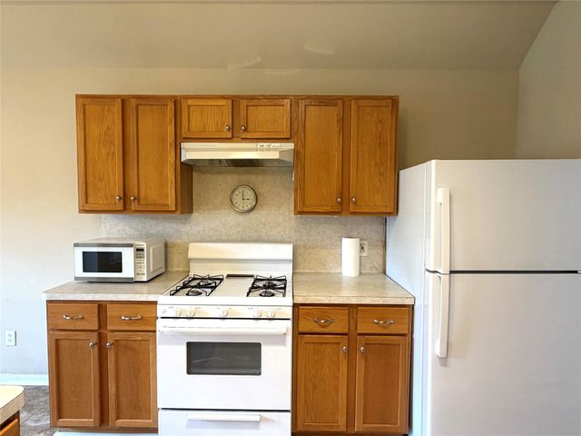 396 Newcom Lane, Sealy, TX 77474