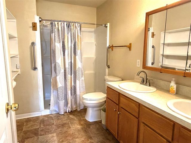 396 Newcom Lane, Sealy, TX 77474