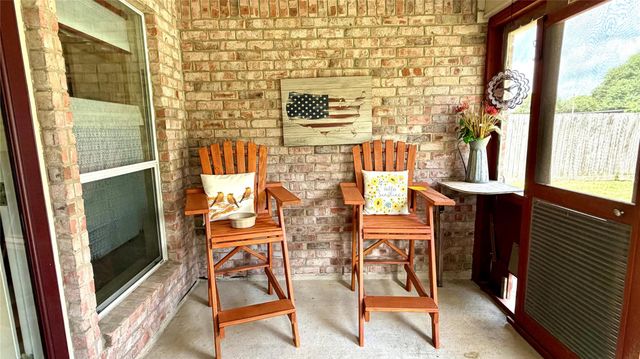 396 Newcom Lane, Sealy, TX 77474