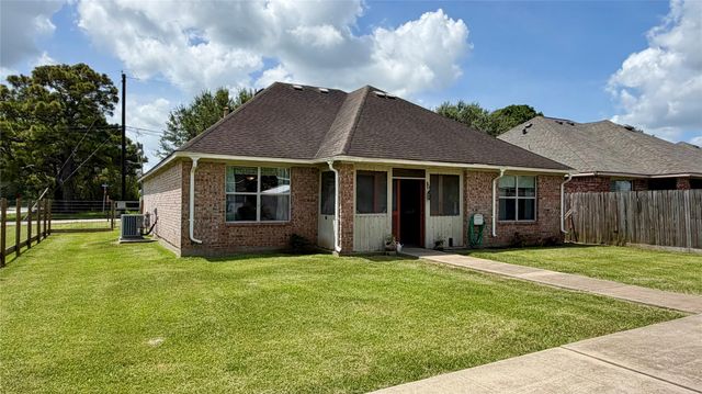 396 Newcom Lane, Sealy, TX 77474