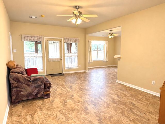 396 Newcom Lane, Sealy, TX 77474