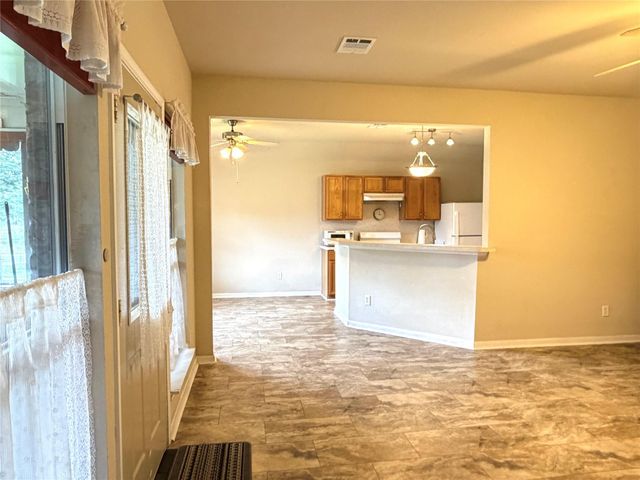 396 Newcom Lane, Sealy, TX 77474