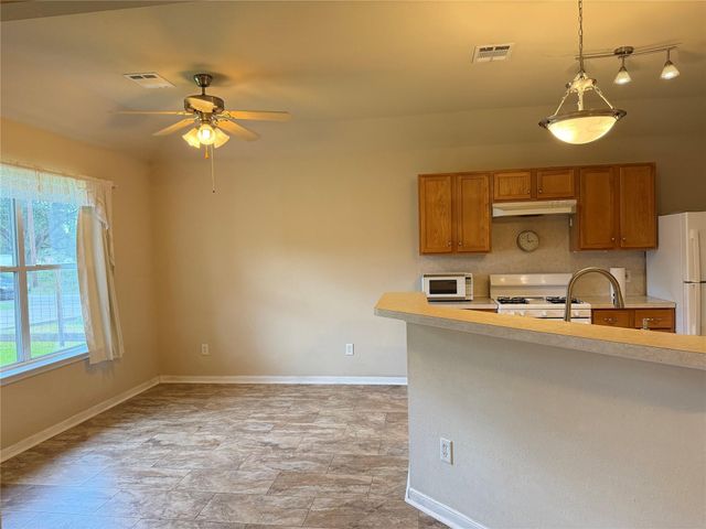 396 Newcom Lane, Sealy, TX 77474