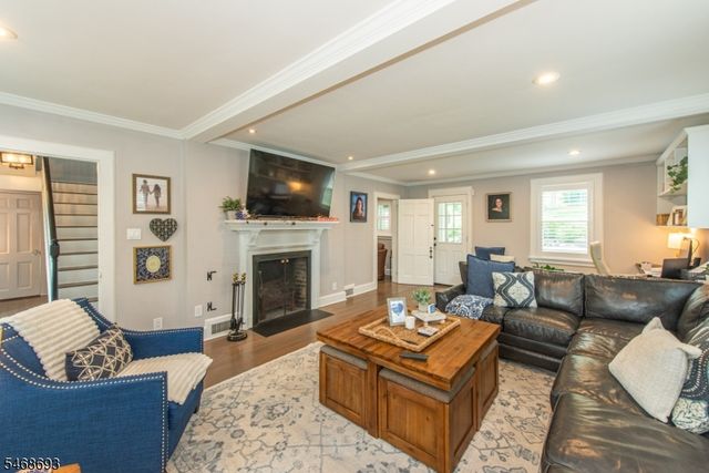 37 Wayland Dr, Verona Twp., NJ 07044