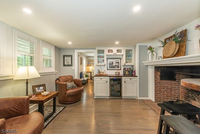 37 Wayland Dr, Verona Twp., NJ 07044