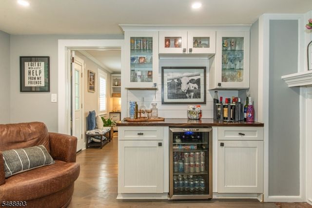 37 Wayland Dr, Verona Twp., NJ 07044
