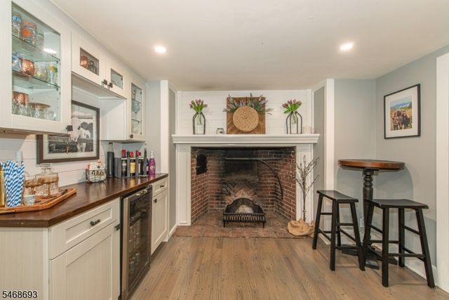 37 Wayland Dr, Verona Twp., NJ 07044