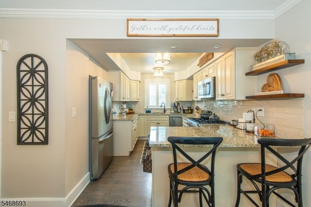 37 Wayland Dr, Verona Twp., NJ 07044