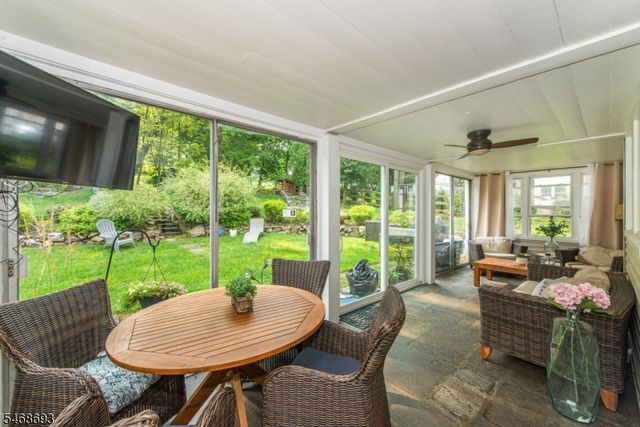 37 Wayland Dr, Verona Twp., NJ 07044