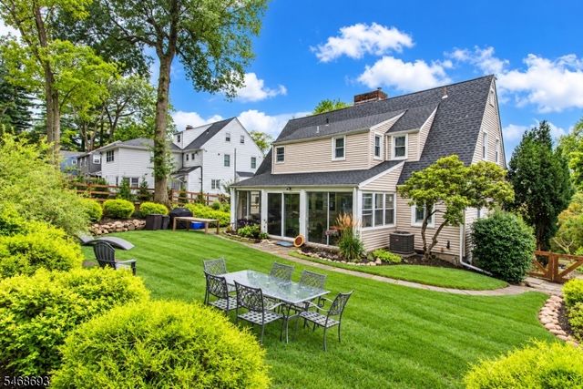 37 Wayland Dr, Verona Twp., NJ 07044