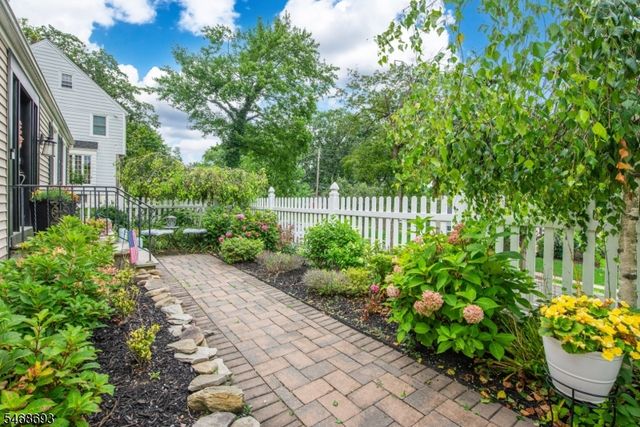 37 Wayland Dr, Verona Twp., NJ 07044