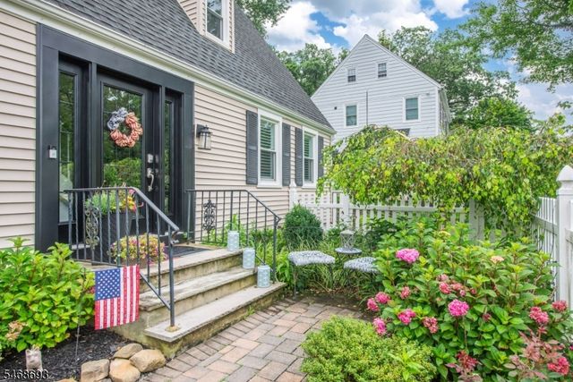 37 Wayland Dr, Verona Twp., NJ 07044