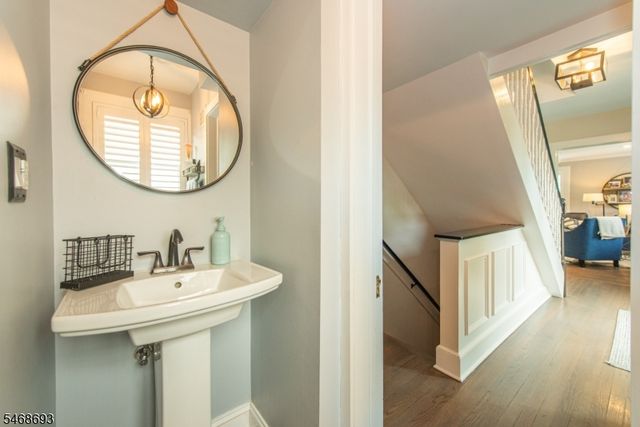 37 Wayland Dr, Verona Twp., NJ 07044