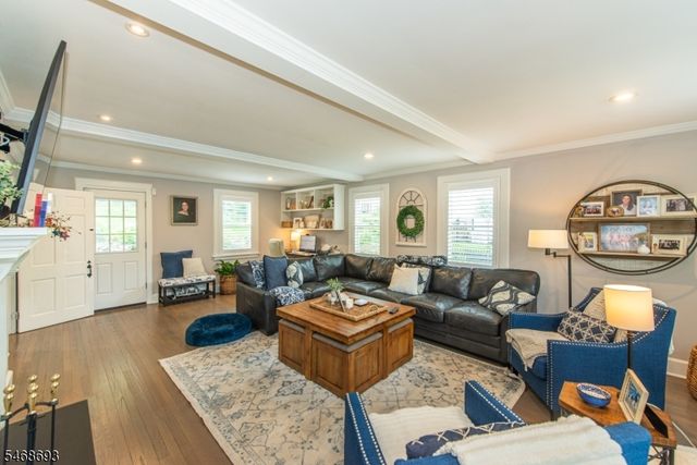 37 Wayland Dr, Verona Twp., NJ 07044
