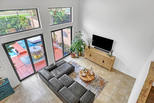 6532 Via Rosa, Boca Raton, FL 33433