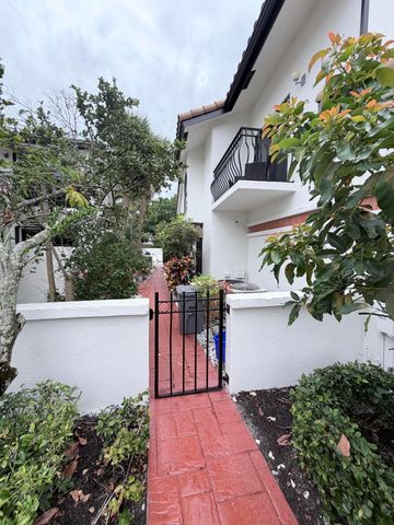 6532 Via Rosa, Boca Raton, FL 33433