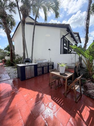 6532 Via Rosa, Boca Raton, FL 33433