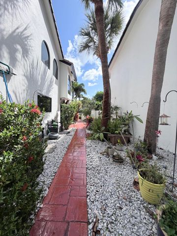6532 Via Rosa, Boca Raton, FL 33433